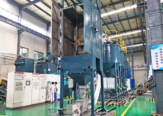 如何保證肥料噸袋拆包機均勻下料？