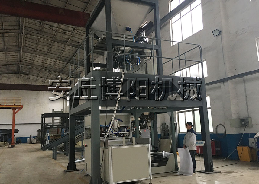食鹽全自動包裝機是如何實現(xiàn)包裝全過程無需人工作業(yè)的？
