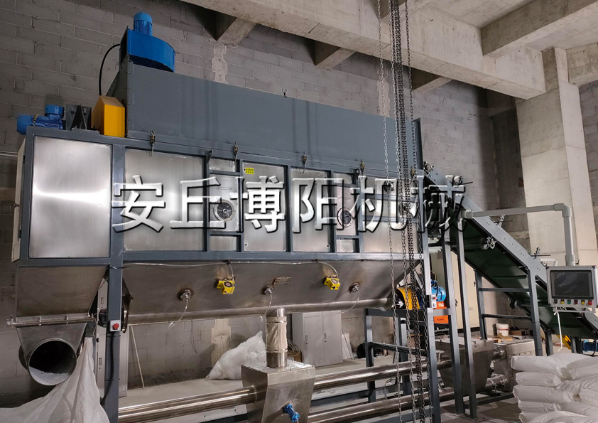 尿素顆粒自動拆包機(jī)的特點(diǎn)是什么？