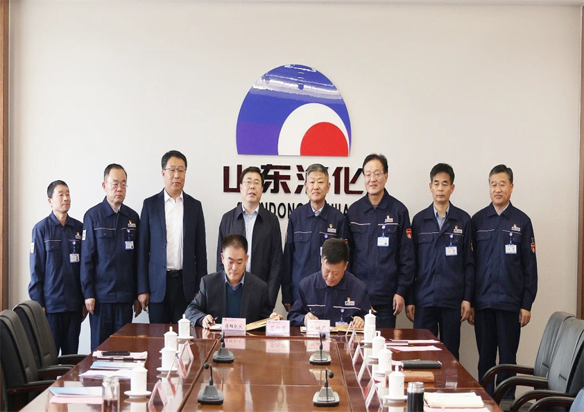 安丘市委書記賈勤清一行到山東海化—博陽機械數轉智改研發中心實地考察