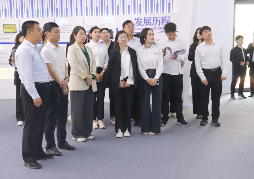 嘉祥縣第十四期青年干部培訓班一行到博陽機械參觀交流