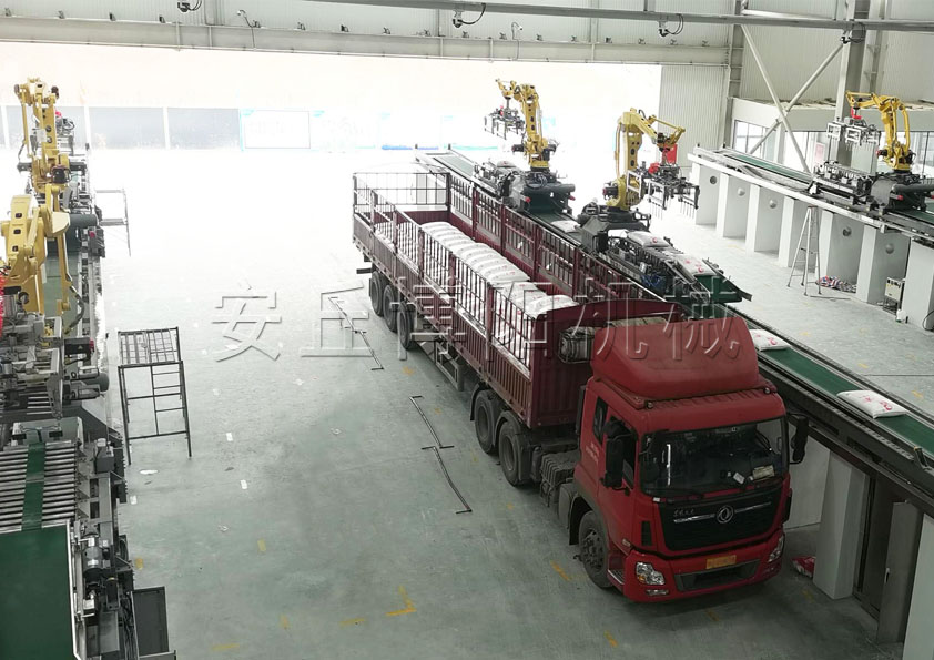 尿素顆粒自動(dòng)裝車機(jī)器人 25kg尿素全自動(dòng)裝車機(jī)械手現(xiàn)場